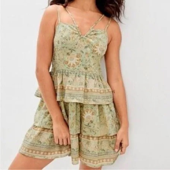 American Eagle Outfitters Dresses & Skirts - American eagle Floral Green Sleeveless tiered Dress